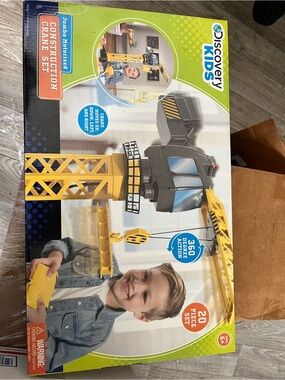 Discovery Kids Yellow and Black Motorized Construction Crane Playset